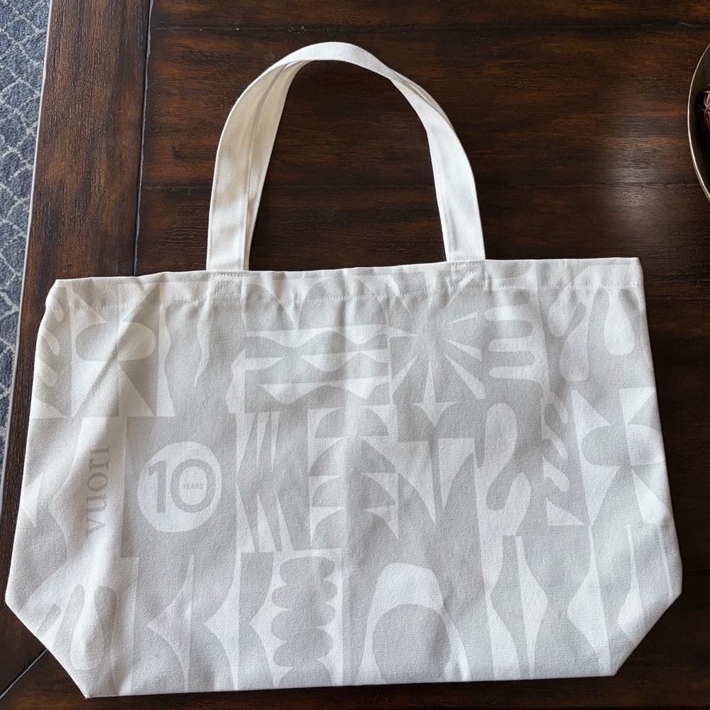 Vuori 10 year Anniversary Patterned Tote Bag - Picture 3 of 9